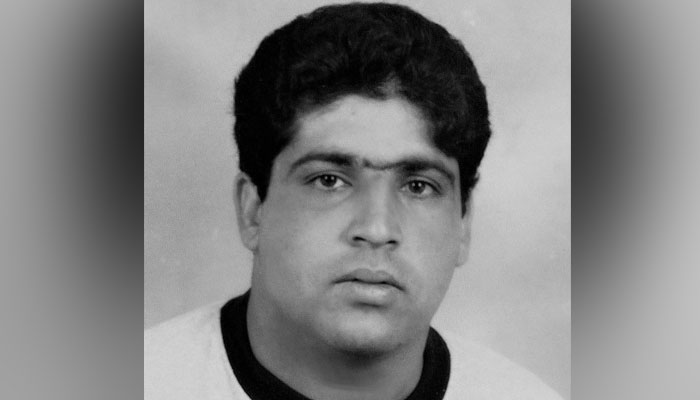 پاکستان کے سابق ٹیسٹ کرکٹر محمد حسین لاہور میں 45 برس کی عمر میں انتقال کرگئے۔—فوٹو: فائل