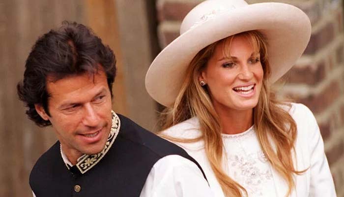 ایک صارف نے جمائما کو ان کے ماضی میں کیا گیا ٹوئٹ یاد دلایا جس پر انہوں نے پاکستانی سیاست پر تبصرہ کیا تھا، صارف نے جمائما کے لیے منافق کا لفظ استعمال کیا__فوٹو فائل