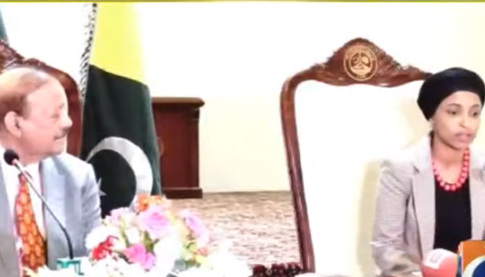 امریکی رکن کانگریس الہان عمر نے صدر آزاد کشمیر سے ملاقات کی/ ویڈیو اسکرین گریب