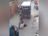 ویڈیو: موبائل پر بات کرتی خاتون گٹر میں گرگئی، پھر کیا ہوا؟