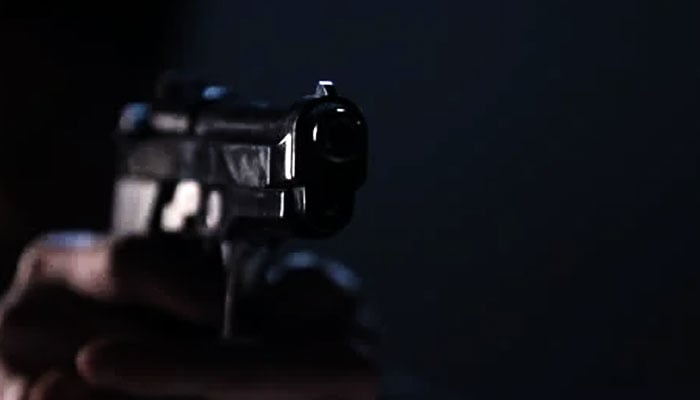 پولیس کا کہنا ہے کہ موٹرسائیکل سوارملزمان نےمفتی بشیر کو فائرنگ کرکےقتل کیا۔— فوٹو: فائل