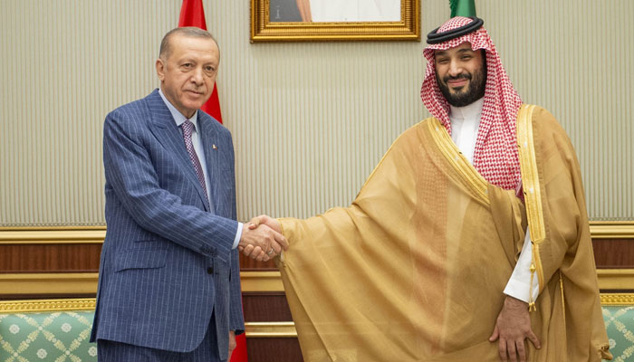 ولی عہد شہزادہ محمد بن سلمان اور ترک صدر رجب طیب اردوان کی جدہ کے السلام پیلس میں باضابطہ ملاقات ہوئی۔—فوٹو: سعودی میڈیا