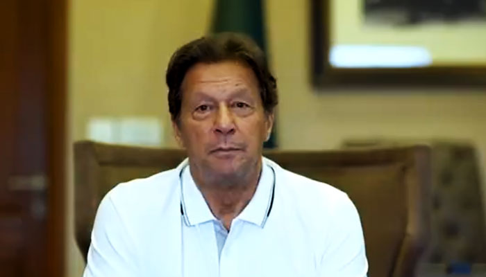 اپنے ویڈیو بیان میں عمران خان نے کہا کہ کرپٹ ترین لوگوں کی امپورٹڈ حکومت ہم پر مسلط کی گئی— فوٹو: اسکرین گریب