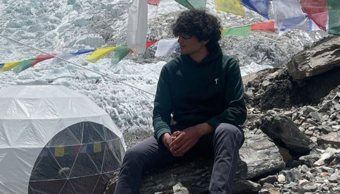 شہروز کاشف نے نیپال میں کچھ روز آرام کرنے کے بعد ایک بار پھر ٹریک کا رخ کرلیا اور اب کی بار ان کی نظریں دنیا کی چوتھی بلند ترین چوٹی پر ہیں— فوٹو: شہروز کاشف انسٹا
