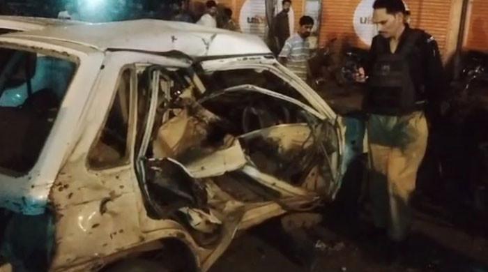 کراچی کے علاقے صدر میں کوسٹ گارڈز کی گاڑی کے قریب دھماکا، ایک شخص جاں بحق