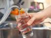  جسمانی وزن میں کمی لانے کے لیے پانی پینا کیسے مدد فراہم کرسکتا ہے؟