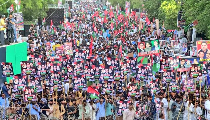 بلاول کو لے کر آنے والے خصوصی طیارے نے کراچی ائیرپورٹ کے ٹرمینل ون پر لینڈ کیا، ذرائع— فوٹو: سوشل میڈیا