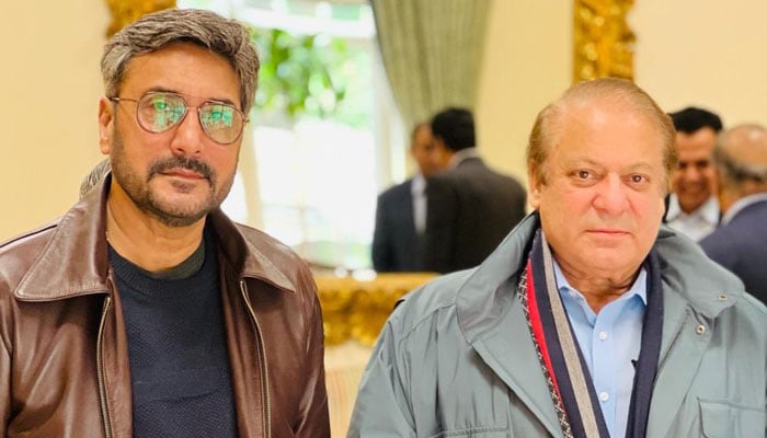 نواز شریف سے ملاقات میں فلم پالیسی سے متعلق بھی گفتگو ہوئی، اداکار عدنان صدیقی کی گفتگو — فوٹو: مرتضیٰ علی شاہ