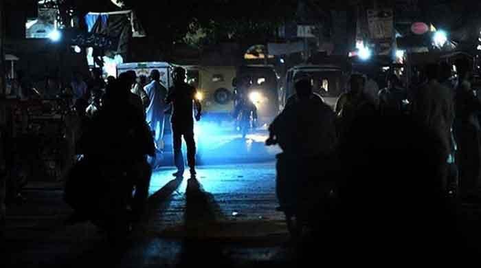 کراچی سمیت مختلف شہروں میں بجلی کی غیر اعلانیہ لوڈشیڈنگ کا سلسلہ تھم نہ سکا