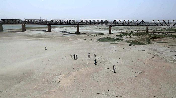 پانی کی قلت، دریائے سندھ بعض مقامات پر صحرا بن گیا