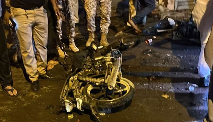 تحقیقاتی اداروں نے دھماکے میں مبینہ طور پر استعمال موٹر سائیکل کا پتہ لگا لیا ہے۔—فوٹو: جیونیوز