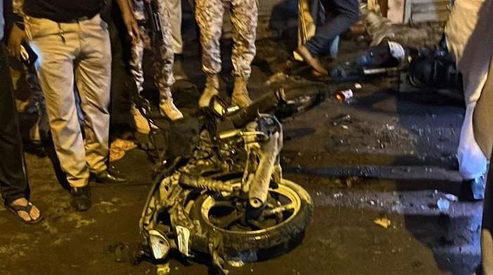 کھارادر حملہ: تحقیقاتی اداروں نے دھماکے میں مبینہ استعمال کی گئی موٹرسائیکل کا پتہ لگالیا