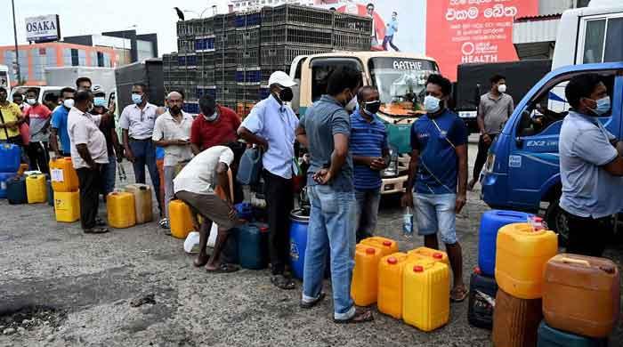 سری لنکا کے پاس پیٹرول شپمنٹس کی ادائیگی کیلئے رقم بھی ختم ہو گئی