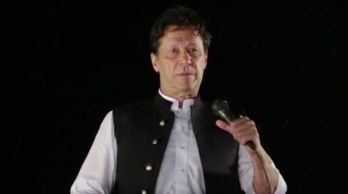 عمران خان کےجلسے میں لائٹنگ کے ناقص انتظامات پر پولیس نےٹھیکیدارکو پکڑلیا