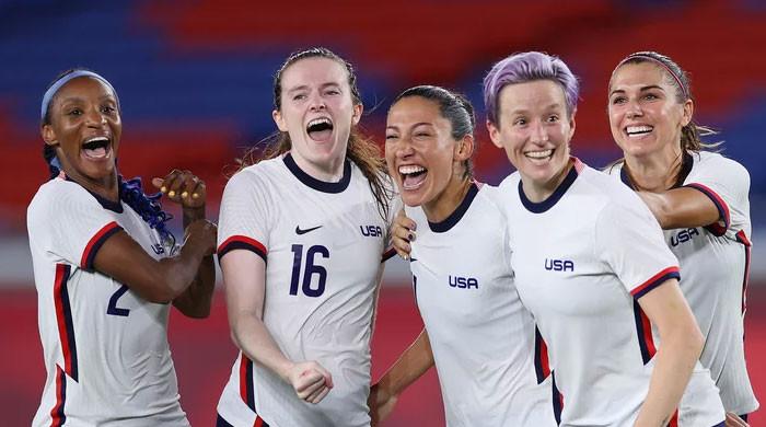 امریکی خواتین فٹبالرز کو مردوں کے برابر معاوضہ دینے کا فیصلہ