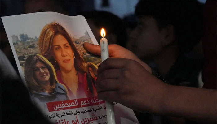 الجزیرہ سے تعلق رکھنے والی صحافی 11 مئی کو اسرائیلی فائرنگ سے جاں بحق ہوئی تھیں / اے پی فوٹو