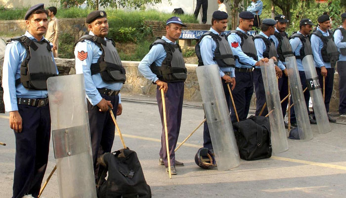 پی ٹی آئی کارکنان کو دفعہ 144 کی خلاف ورزی پر گرفتار کیا گیا، پولیس— فوٹو:فائل
