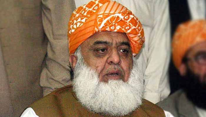 مولانا فضل الرحمان نے کہا کہ اسلام آباد میں شرپسند بلوائیوں کے جتھوں نے جو فساد بر پا کیا ہے میں اس کی شدید مذمت کرتا ہوں۔—فوٹو: فائل