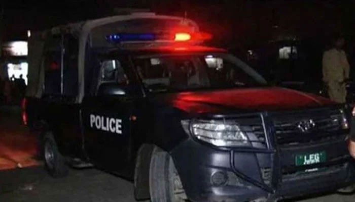 کراچی کے علاقے سخی حسن میں مبینہ پولیس مقابلے میں ایک ملزم مارا گیا جبکہ ایک شہری بھی جاں بحق ہوگیا۔—فوٹو: فائل