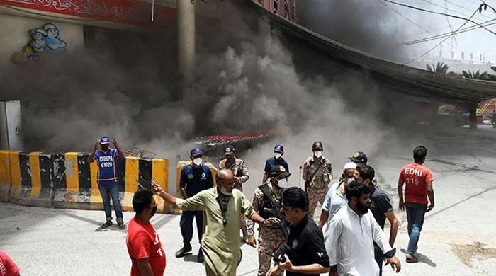 کراچی: آگ سے متاثرہ عمارت کی تعمیر میں متعلقہ اداروں کی غفلت سامنے آگئی