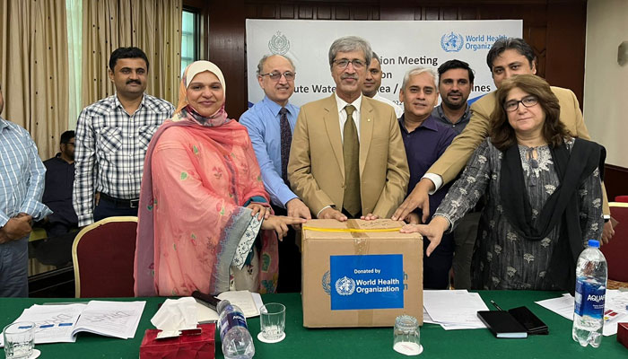 عالمی ادارہ صحت کی جانب سے فراہم کی گئیں 300 پی سی آر ٹیسٹ کٹس کراچی کے 3 اسپتالوں کو دی جائیں گی،فوٹو/ جیو نیوز