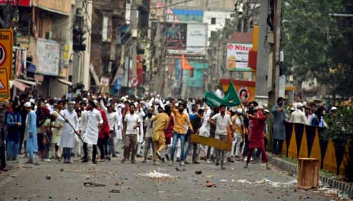جھارکھنڈ کے شہر رانچی میں پرتشدد مظاہروں کے دوران پولیس کی جانب مظاہرین پر فائرنگ کی گئی اور لاٹھیاں برسائی گئیں: بھارتی میڈیا۔ فوٹو انڈین میڈیا