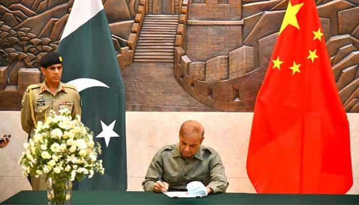مشکل وقت میں پہلے سے زیادہ عزم اور سرگرمی کے ساتھ پاکستان کا ساتھ دے گا: چین کی پاکستان کو یقین دہانی. فوٹو فائل