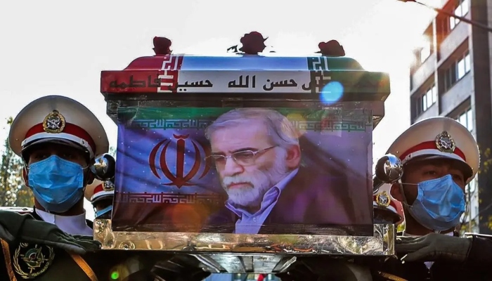 نومبر 2020 میں ایرانی سائنسدان محسن فخر زادہ تہران کے باہر کار پر حملے کی صورت میں مارے گئے تھے جس کا الزام ایران نے اسرائیل پر عائد کیا تھا۔—فوٹو:فائل