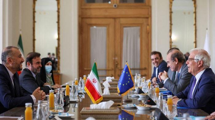 ایران جوہری پروگرام پر عالمی طاقتوں سے مذاکرات بحال کرنے کیلئے تیار