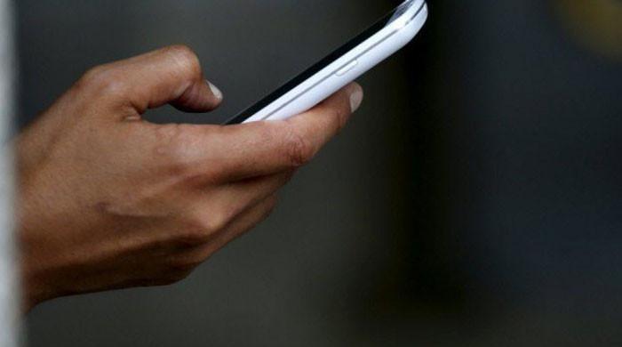 نجی موبائل آپریٹر کا ہر ری چارج پر صارفین سے 5 روپے اضافی وصول کرنے کا فیصلہ