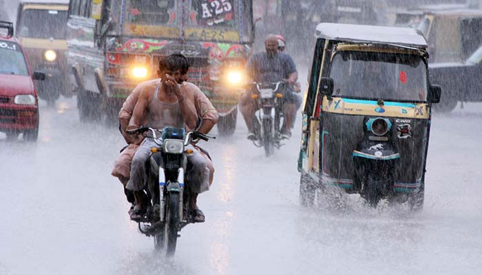 محکمہ موسمیات نے آج شام سے کراچی میں آندھی اور موسلادھار بارش کی پیش گوئی کی تھی— فوٹو: فائل