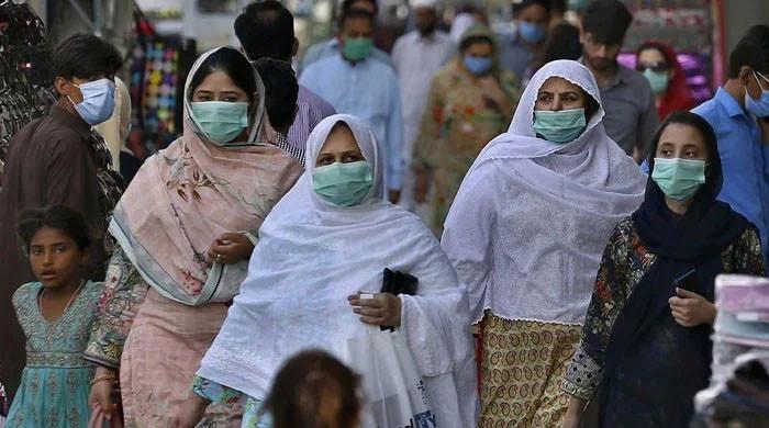 پاکستان: کورونا کیسز میں تیزی سے اضافہ، شرح ساڑھے چار فیصد کے قریب پہنچ گئی