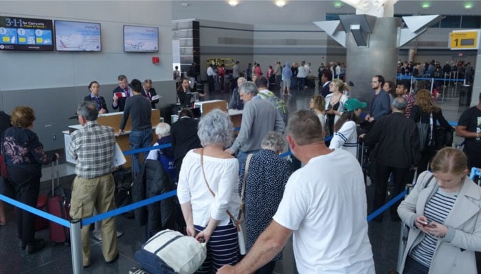 یوم آزادی کی تعطیلات ختم ہونے کے بعد امریکی ہوائی اڈوں پر مسافروں کا رش لگ گیا:/فائل فوٹو