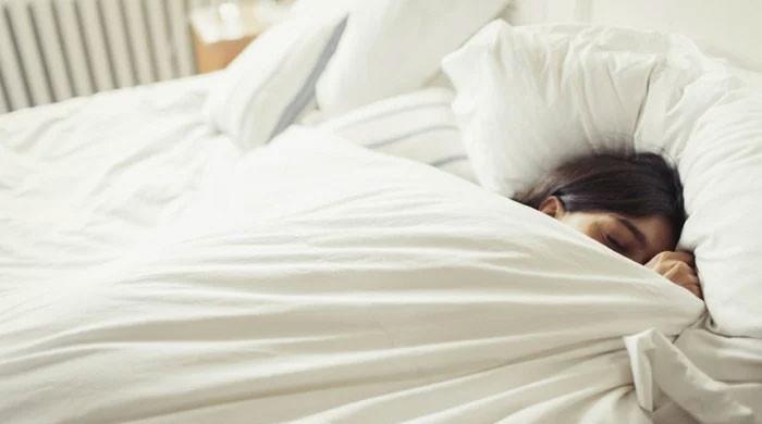 نیند کے دوران کمرے میں مدھم روشنی کا استعمال بھی صحت کیلئے نقصان دہ