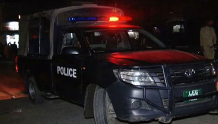 کراچی میں سول اسپتال کے قریب مبینہ پولیس مقابلے میں ایک ڈاکو ہلاک ہوگیا۔—فوٹو:فائل