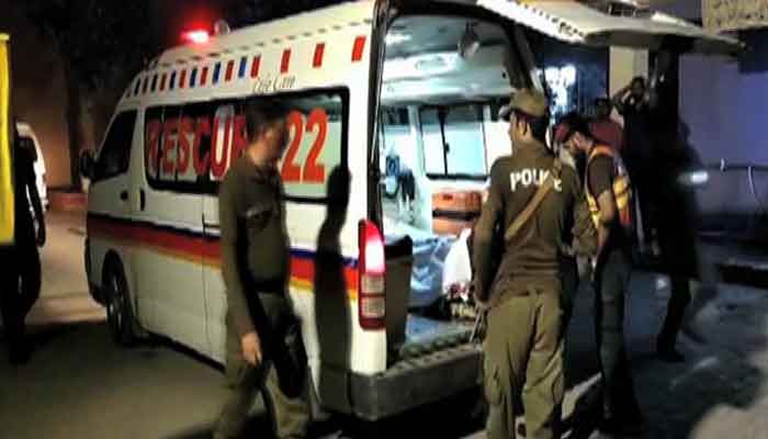 ملزمان ایک شخص کو گاڑی میں اغوا کر کے لے جا رہے تھے کہ پولیس کے روکنے پر ملزمان نے فائرنگ کر دی۔ فوٹو فائل