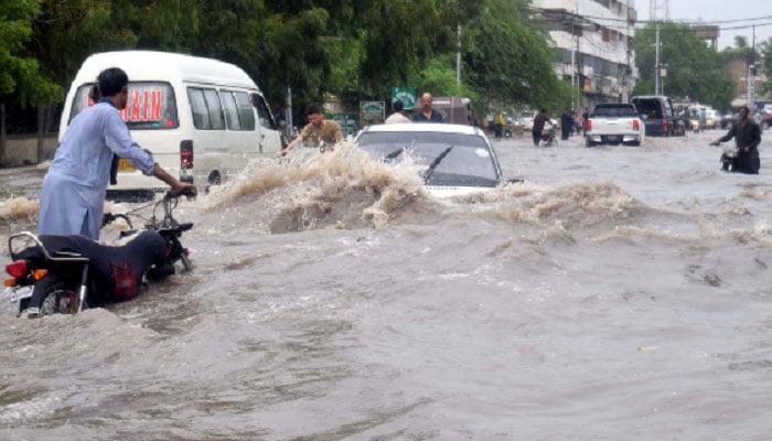 وفاقی وزیر برائے ماحولیاتی تبدیلی شیری رحمان نے بذریعہ ٹوئٹر ملک میں ہونے والی بارشوں کے اعدادو شمار جاری کیے/ فائل فوٹو