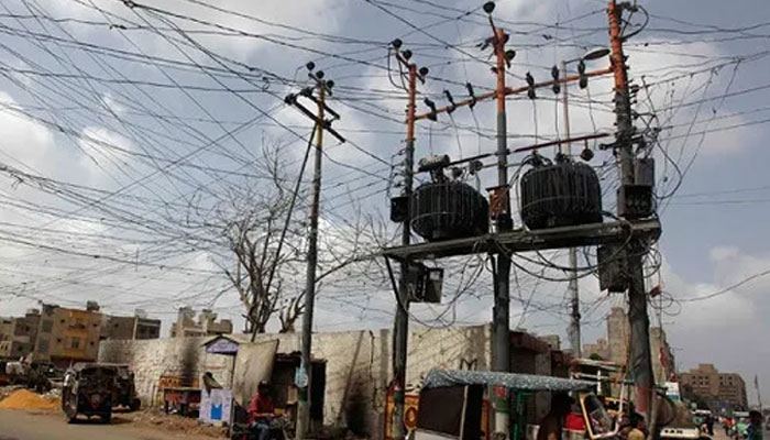ڈیفنس فیز فور، گلستان جوہر، محمود آباد اور شاہراہ لیاقت کے اطراف کے علاقہ مکین بجلی کو ترس گئے/ فائل فوٹو