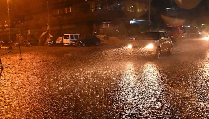 سندھ میں بارشوں سے کراچی، حیدرآباد، میرپورخاص نوابشاہ، جیکب آباد اور سکھر میں اربن فلڈنگ کا خدشہ ہے: محکمہ موسمیات/ فائل فوٹو