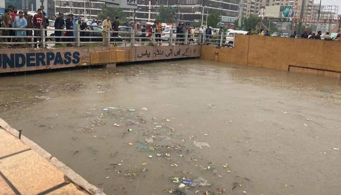 کے پی ٹی انڈر پاس، 3 تلوار انڈرپاس اور سب میرین انڈر پاس میں بارش کا پانی جمع ہے جس کے باعث تینوں انڈر پاسز کو ٹریفک کے لیے بند رکھا گیا ہے/ فائل فوٹو