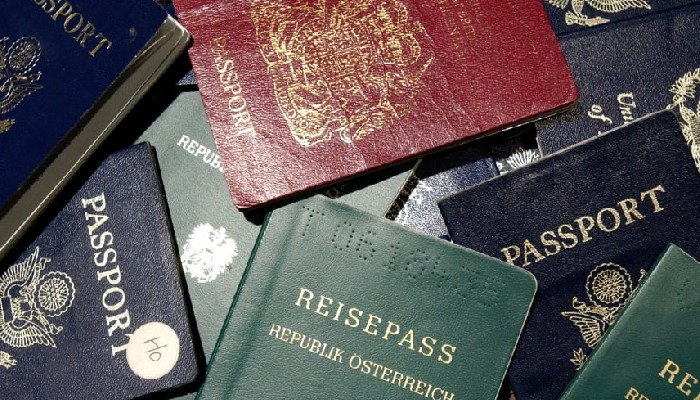 پاکستانی پاسپورٹ ایک بار پھر کمزور ترین پاسپورٹس کا حصہ ہے / فائل فوٹو