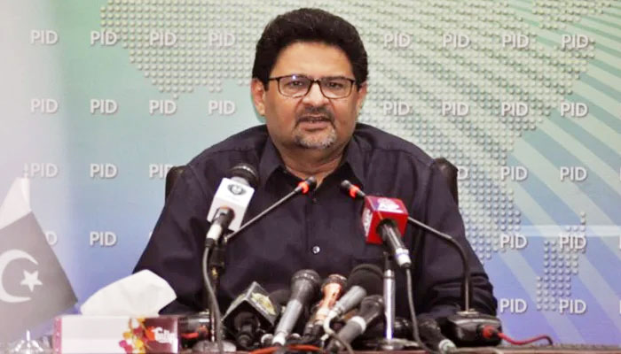 وزیر خزانہ مفتاح اسماعیل نے کہا ہے حکومت کہ میرا گھر میرا پاکستان ہاؤسنگ لون اسکیم جاری رکھے گی— فوٹو: فائل