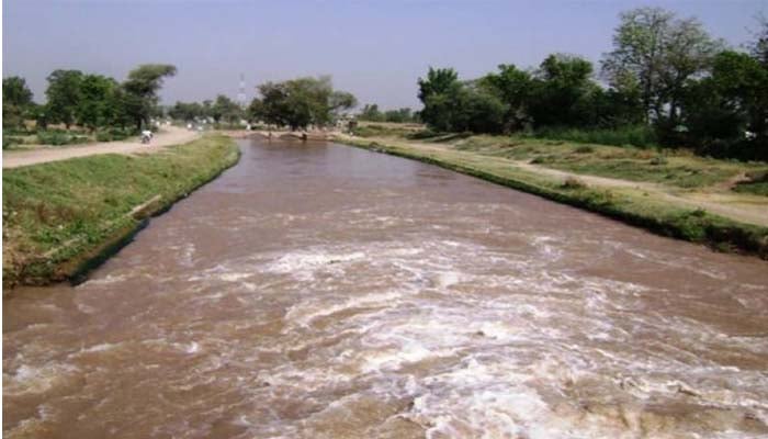 رپورٹس کے مطابق حفاظتی بند ٹوٹنے سے سیلابی پانی گھروں میں داخل ہوگیا جبکہ فصلوں کو بھی نقصان پہنچا ہے__فوٹو فائل