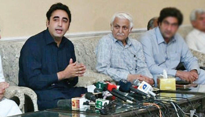 بلاول بھٹو زرداری نے فرحت اللہ بابر کی سپریم کورٹ کے اختیارات محدود کرنے کی تجویز کا ٹوئٹ ری ٹوئٹ کیا— فوٹو: فائل