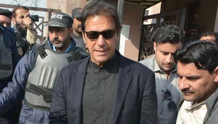 چیئرمین پی ٹی آئی عمران خان کے خلاف لانگ مارچ کے دوران توڑ پھوڑ اور املاک کو نقصان پہنچانے کے تمام 15 مقدمات میں عبوری ضمانت کنفرم ہوچکی ہے/ فائل فوٹو