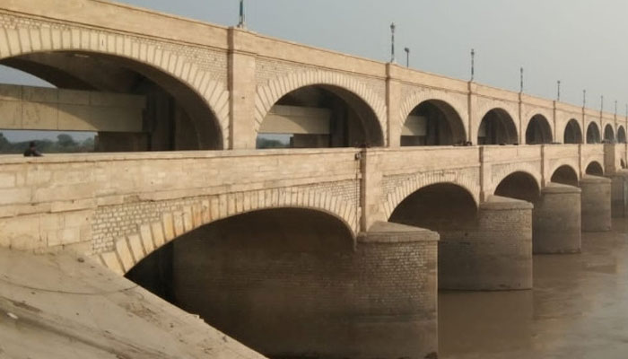 11 روز میں سکھر بیراج کے مقام سے مجموعی طور پر اب تک 20 لاشیں مل چکی ہیں، حکام— فوٹو: فائل