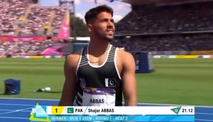 200 میٹر ریس میں پاکستان کے شجر عباس نے گزشتہ سال کے جونیئر ورلڈ چیمپئن کو بھی پیچھے چھوڑ دیا، سیمی فائنل ریس کل ہوگی— فوٹو: سوشل میڈیا