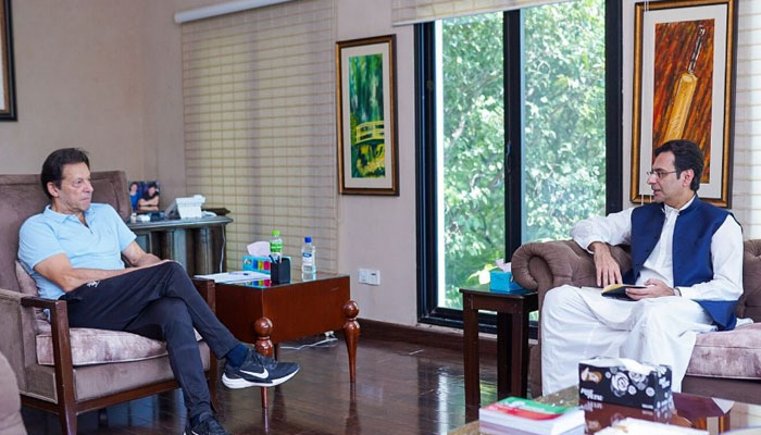 دونوں رہنماؤں کے درمیان ملاقات عمران خان کی رہائش گاہ بنی گالا میں ہوئی— فوٹو: سوشل میڈیا
