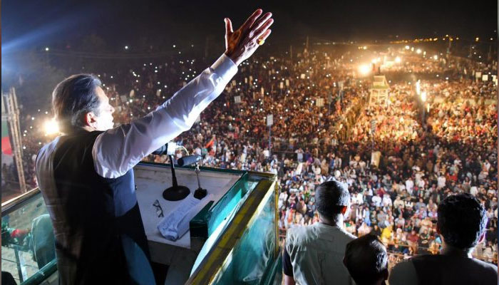 موجودہ حکومت ہر میدان میں بری طرح ناکام ہو چکی ہے لہٰذا حکومت فوری عام انتخابات کی تاریخ دے: عمران خان— فوٹو: فائل
