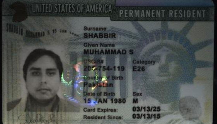 سوشل میڈیا پر وائرل شہباز گل کے مبینہ امریکن نیشنلٹی کارڈ پر ان کا اصل نام شبیر درج ہے/اسکرین شاٹ